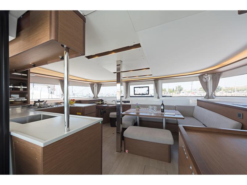 Book yachts online - catamaran - Lagoon 46 A/C &amp; GEN &amp; WM - LIZZ - rent