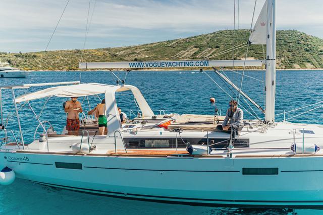 Book yachts online - sailboat - Oceanis 45 - THEIA - rent