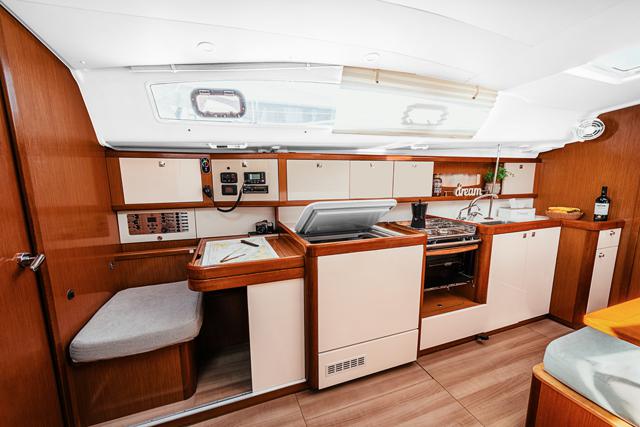 Book yachts online - sailboat - Oceanis 40 - FELIX - Refit 2018 - rent