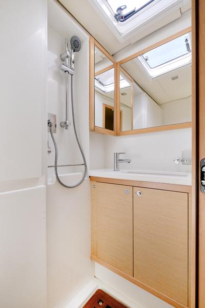 Book yachts online - catamaran - Lagoon 52F - Neptuno Martinique - rent