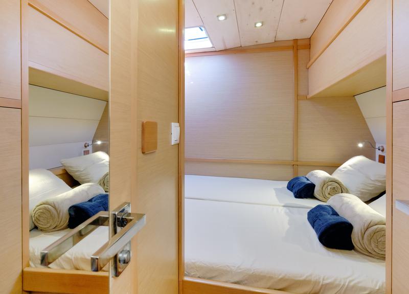 Book yachts online - catamaran - Lagoon 52F - Neptuno Martinique - rent