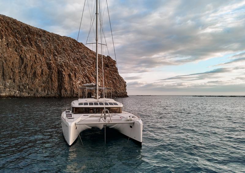 Book yachts online - catamaran - Lagoon 52F - Neptuno Martinique - rent