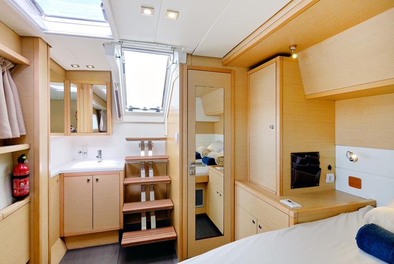 Book yachts online - catamaran - Lagoon 52F - Neptuno Martinique - rent