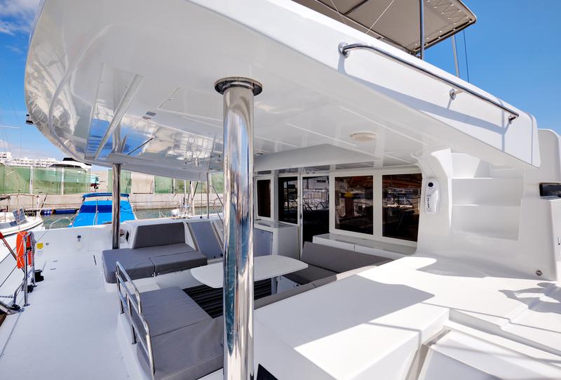 Book yachts online - catamaran - Lagoon 52F - Neptuno Martinique - rent