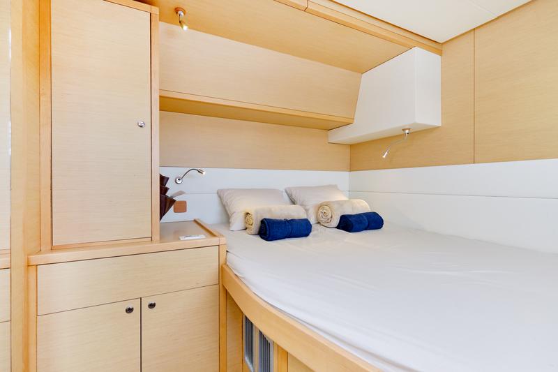 Book yachts online - catamaran - Lagoon 52F - Neptuno Martinique - rent