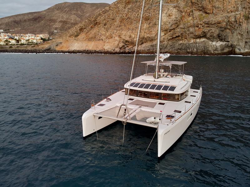 Book yachts online - catamaran - Lagoon 52F - Neptuno Martinique - rent