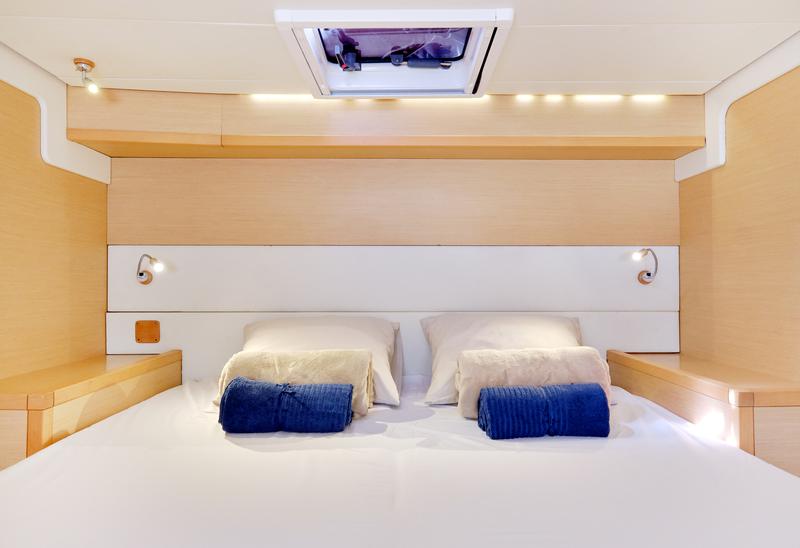 Book yachts online - catamaran - Lagoon 52F - Neptuno Martinique - rent