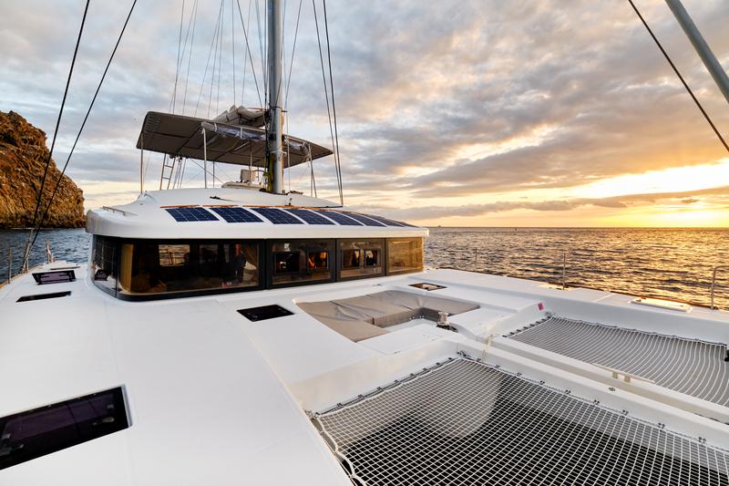 Book yachts online - catamaran - Lagoon 52F - Neptuno Martinique - rent