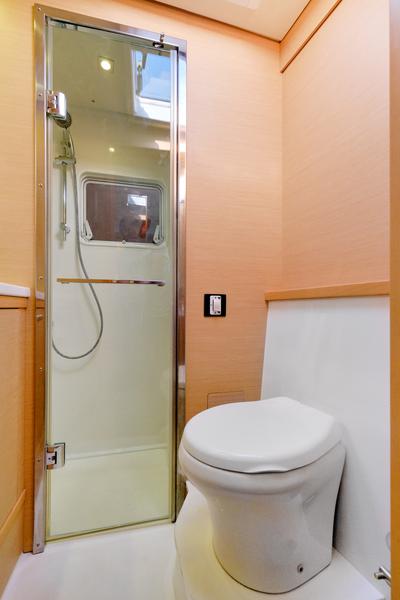 Book yachts online - catamaran - Lagoon 52F - Neptuno Martinique - rent