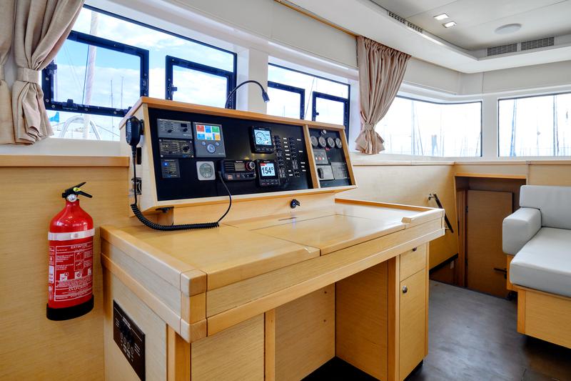 Book yachts online - catamaran - Lagoon 52F - Neptuno Martinique - rent