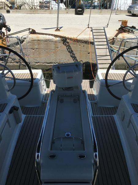 Book yachts online - sailboat - Sun Odyssey 439 - Captain Ginos - rent