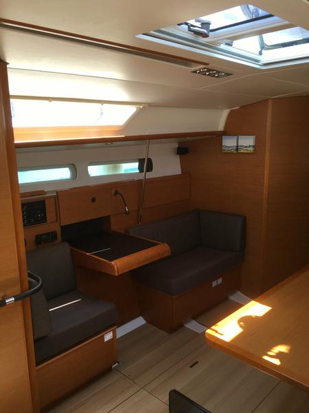 Book yachts online - sailboat - Sun Odyssey 439 - Captain Ginos - rent