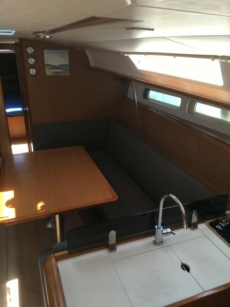 Book yachts online - sailboat - Sun Odyssey 439 - Captain Ginos - rent
