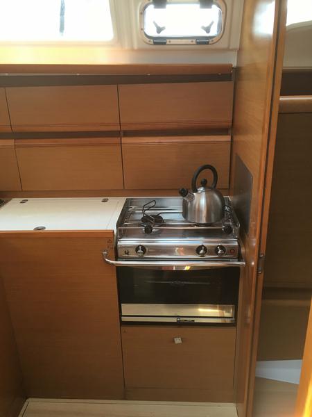 Book yachts online - sailboat - Sun Odyssey 439 - Captain Ginos - rent