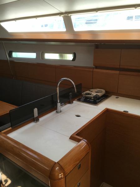 Book yachts online - sailboat - Sun Odyssey 439 - Captain Ginos - rent