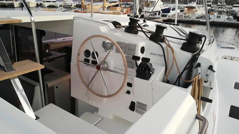 Book yachts online - catamaran - Isla 40 - Carpe Vitam - rent