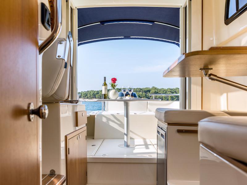 Book yachts online - motorboat - Leidi 660 - H3 - rent