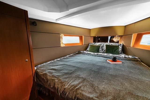 Book yachts online - sailboat - Oceanis 38 - HAPPY - rent