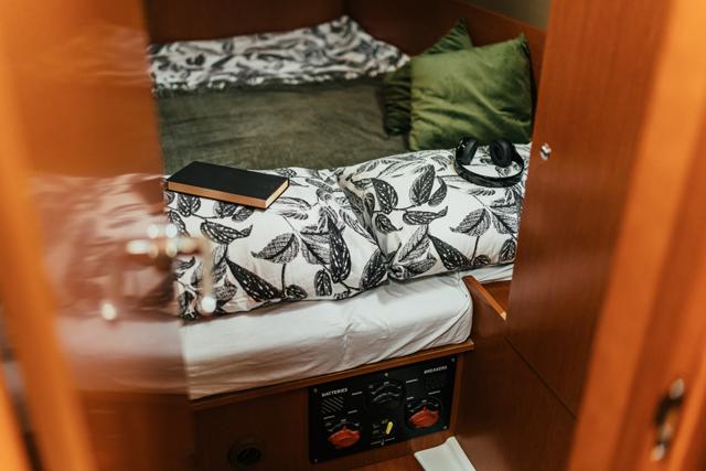 Book yachts online - sailboat - Oceanis 38 - HAPPY - rent