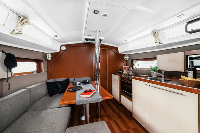 Book yachts online - sailboat - Oceanis 38 - HAPPY - rent