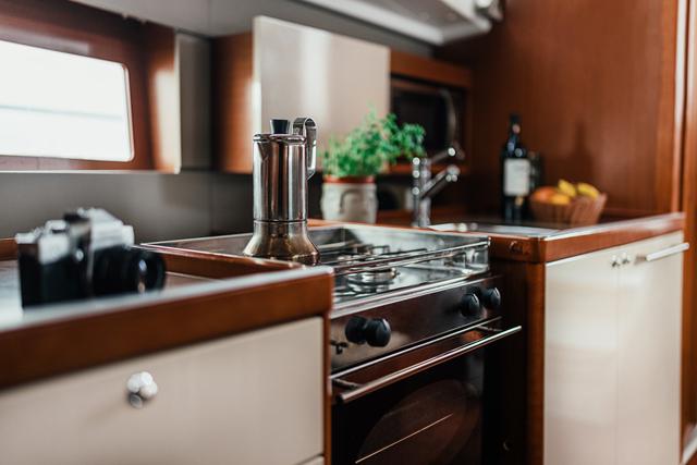 Book yachts online - sailboat - Oceanis 38 - HAPPY - rent