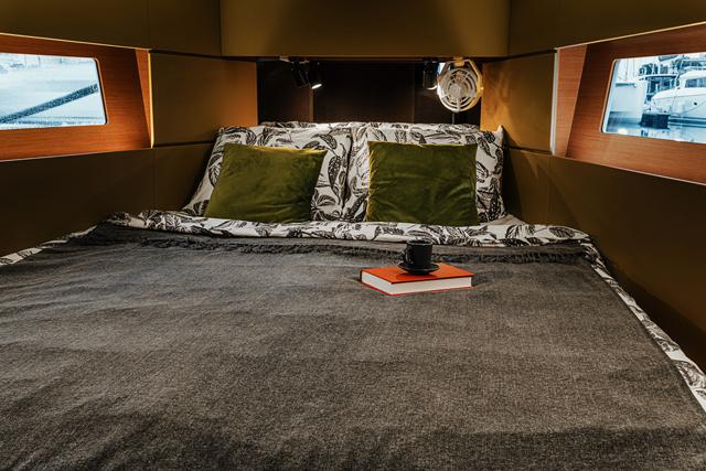 Book yachts online - sailboat - Oceanis 38 - HAPPY - rent