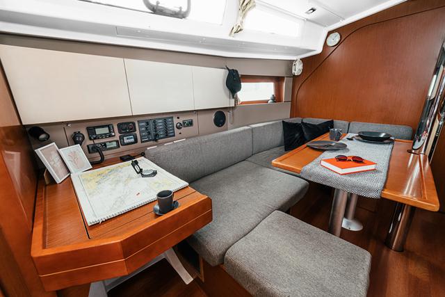 Book yachts online - sailboat - Oceanis 38 - HAPPY - rent