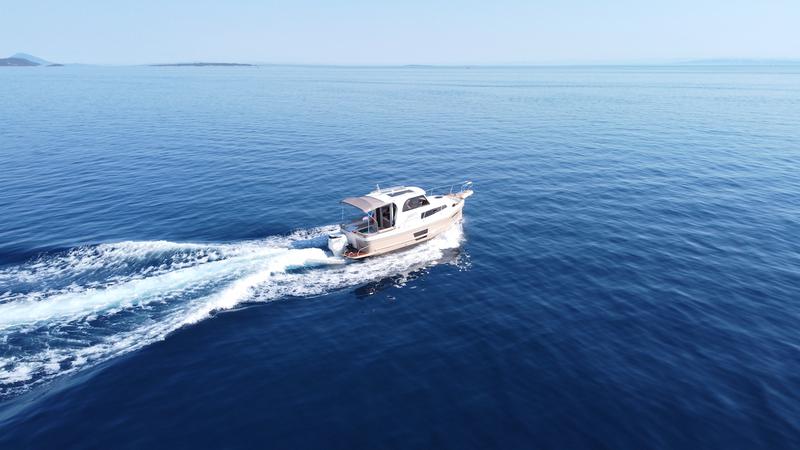 Book yachts online - motorboat - Leidi 800 - H8 - rent