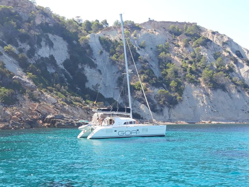 Book yachts online - catamaran - Lagoon 380 - GOA 3 - rent