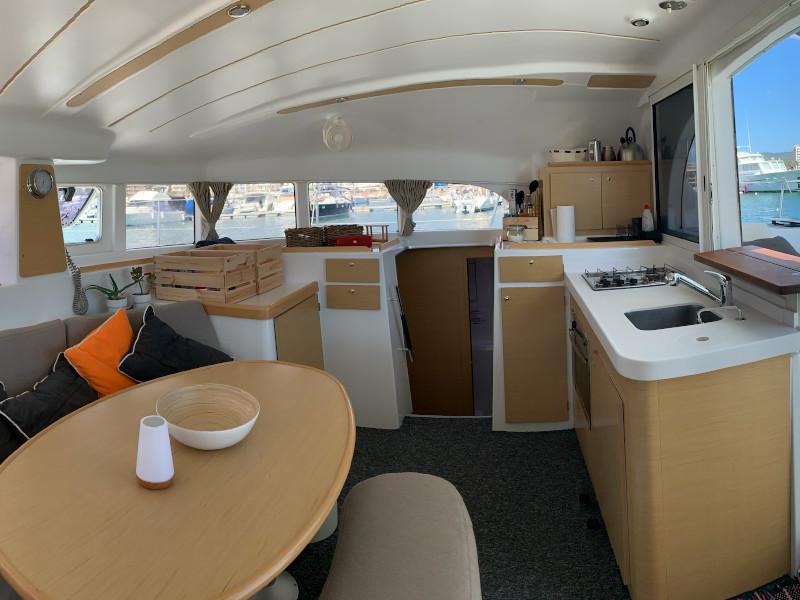 Book yachts online - catamaran - Lagoon 380 - GOA 3 - rent