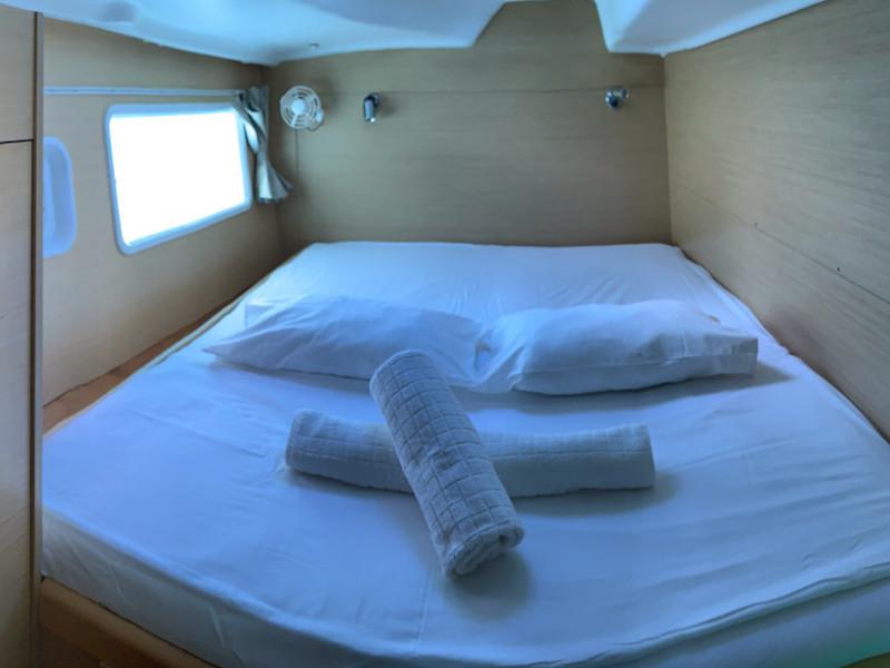 Book yachts online - catamaran - Lagoon 380 - GOA 3 - rent