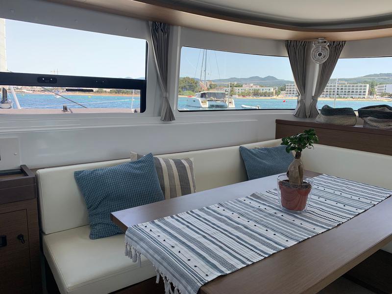 Book yachts online - catamaran - Lagoon 46 - GOA 8 - rent