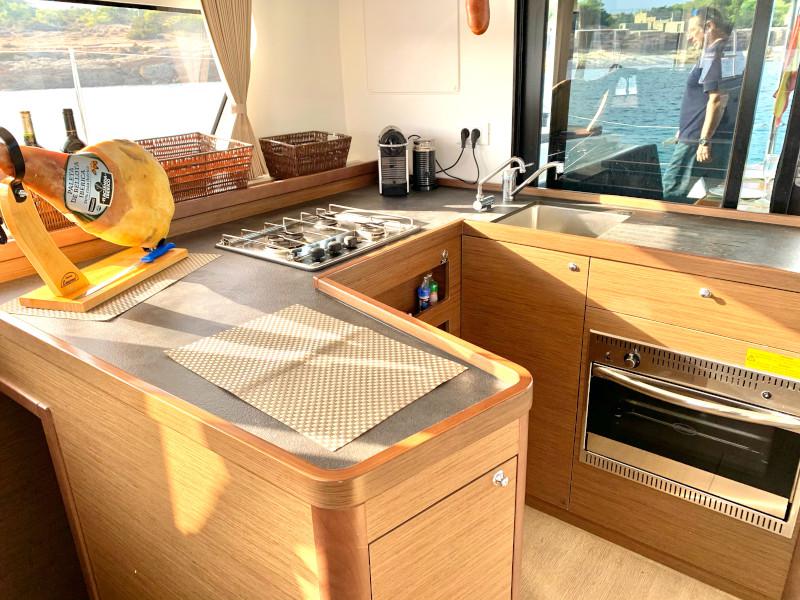 Book yachts online - catamaran - Lagoon 42 - PASCAL - rent