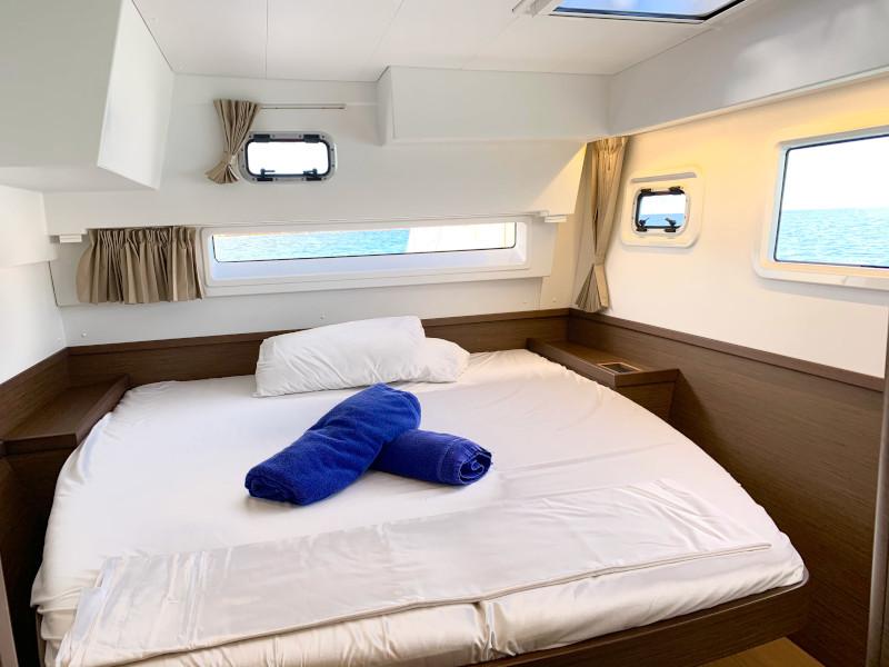 Book yachts online - catamaran - Lagoon 42 - PASCAL - rent