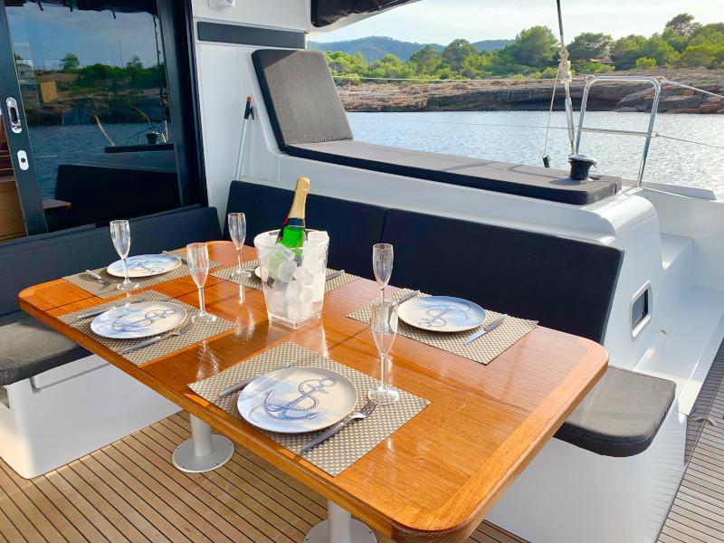 Book yachts online - catamaran - Lagoon 42 - PASCAL - rent