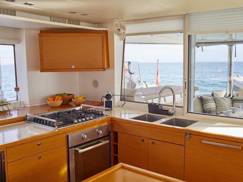 Book yachts online - catamaran - Lagoon 560 - BIG GANI - rent