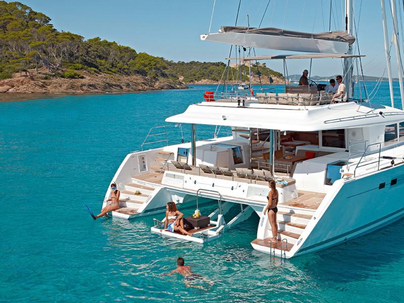 Book yachts online - catamaran - Lagoon 560 - BIG GANI - rent