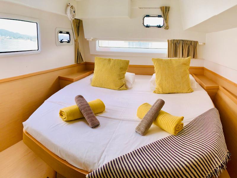 Book yachts online - catamaran - Lagoon 42 - GOA 6 - rent