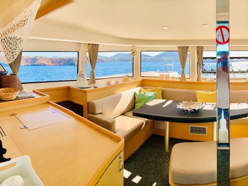 Book yachts online - catamaran - Lagoon 42 - GOA 6 - rent