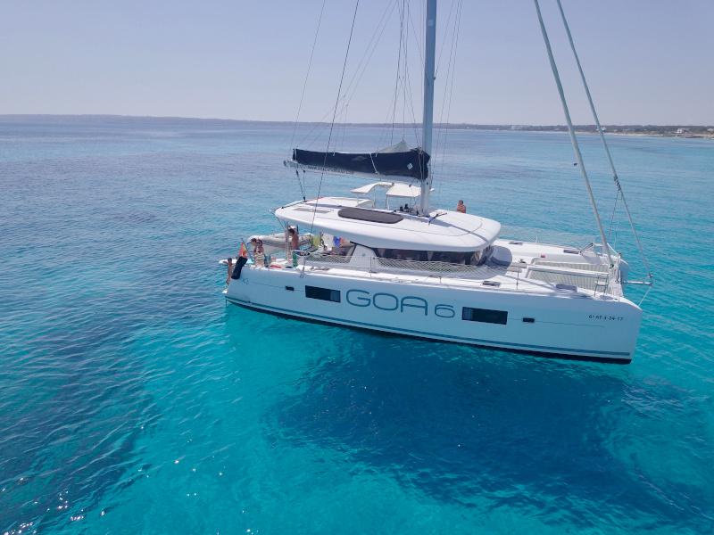 Book yachts online - catamaran - Lagoon 42 - GOA 6 - rent