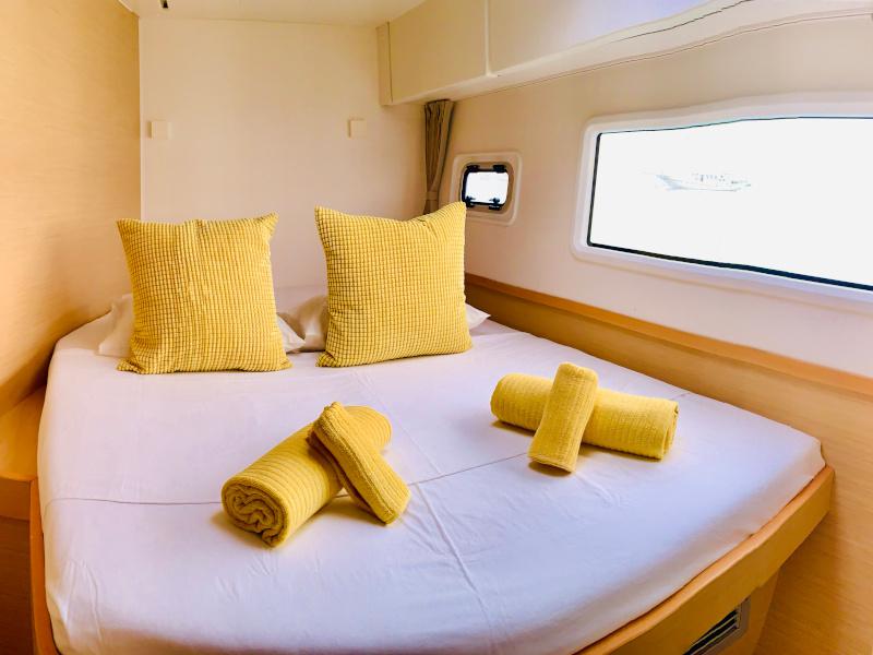 Book yachts online - catamaran - Lagoon 42 - GOA 6 - rent