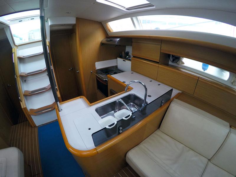 Book yachts online - sailboat - Jeanneau 53 - Melpomene - rent