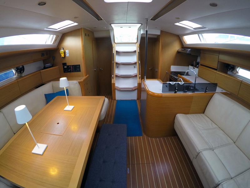 Book yachts online - sailboat - Jeanneau 53 - Melpomene - rent