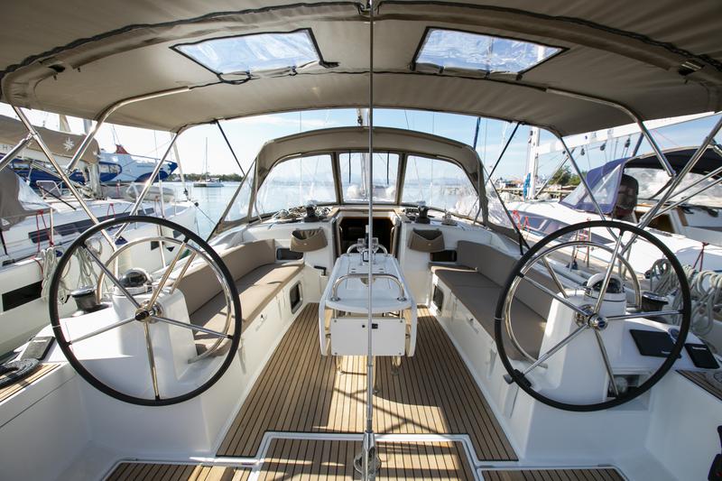 Book yachts online - sailboat - Sun Odyssey 519 -  6 cabs - KALLIROI - rent