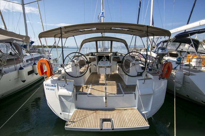 Book yachts online - sailboat - Sun Odyssey 519 -  6 cabs - KALLIROI - rent