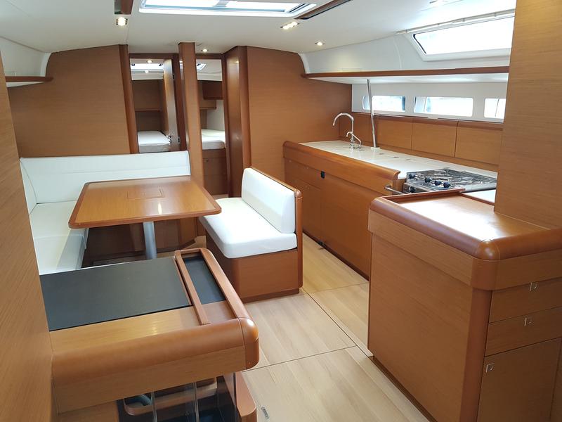 Book yachts online - sailboat - Sun Odyssey 519 -  6 cabs - FIESTA - rent