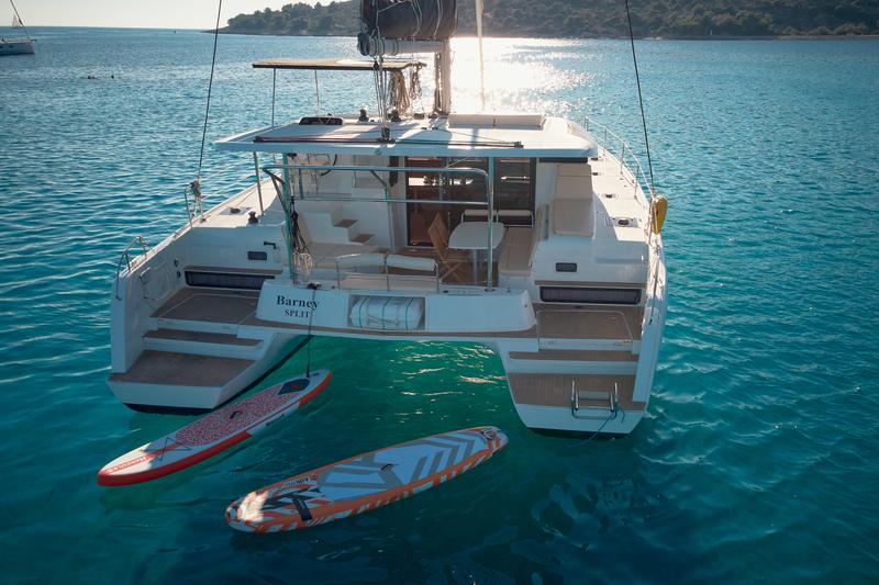 Book yachts online - catamaran - Lagoon 42 - BARNEY  - rent