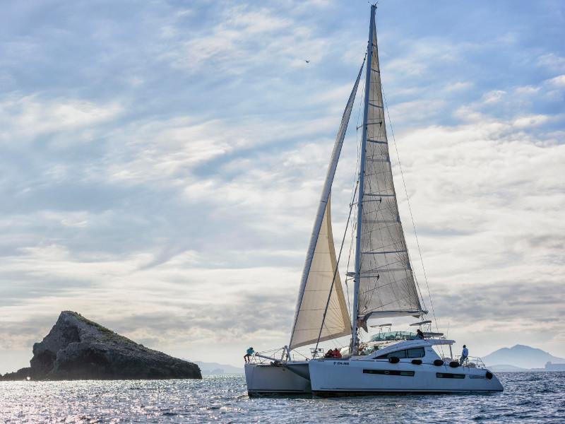 Book yachts online - catamaran - Privilege 615 - Maitia - rent