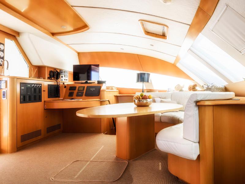 Book yachts online - catamaran - Privilege 615 - Maitia - rent