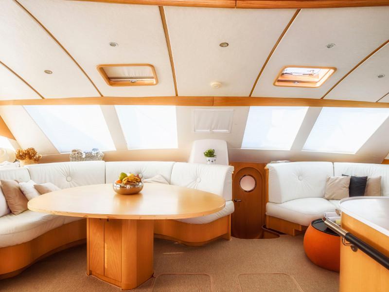 Book yachts online - catamaran - Privilege 615 - Maitia - rent